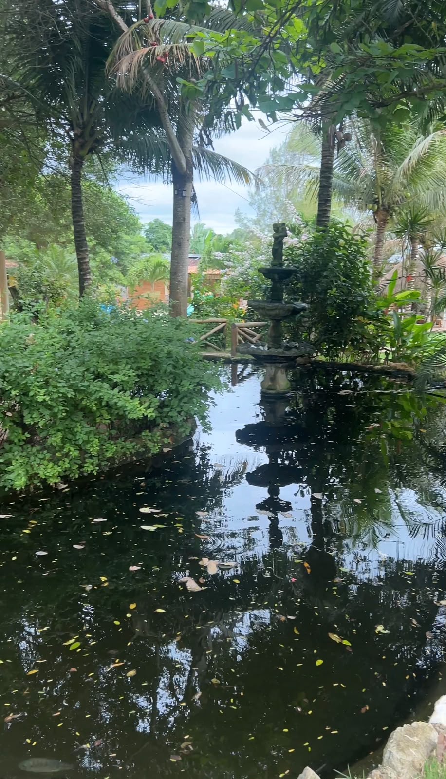 Lago com fonte